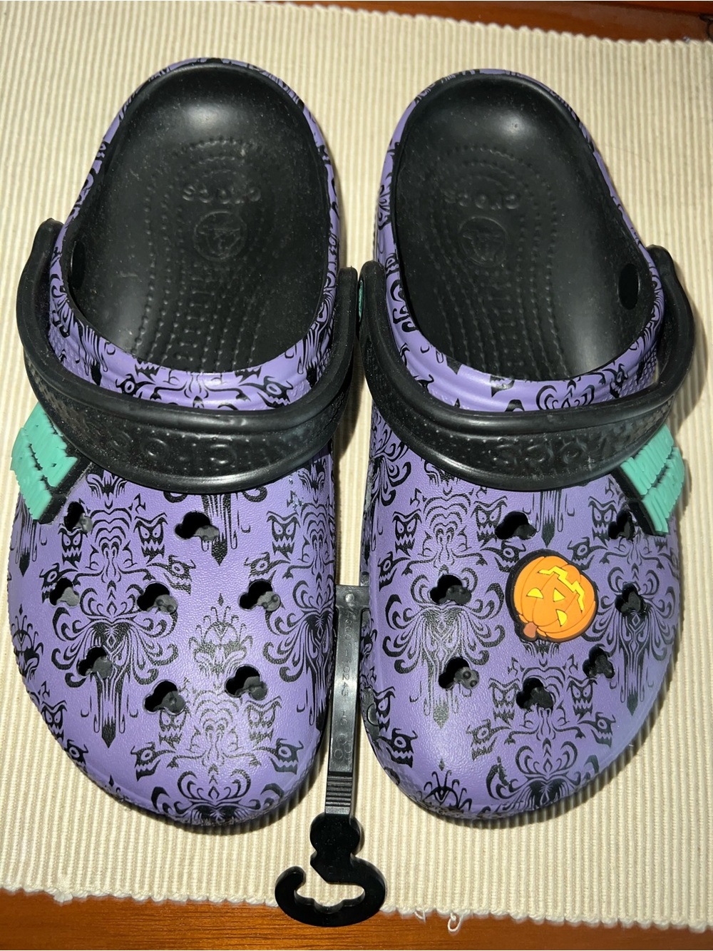 CROCS Haunted mansion Size 8 - Picture 2 of 5